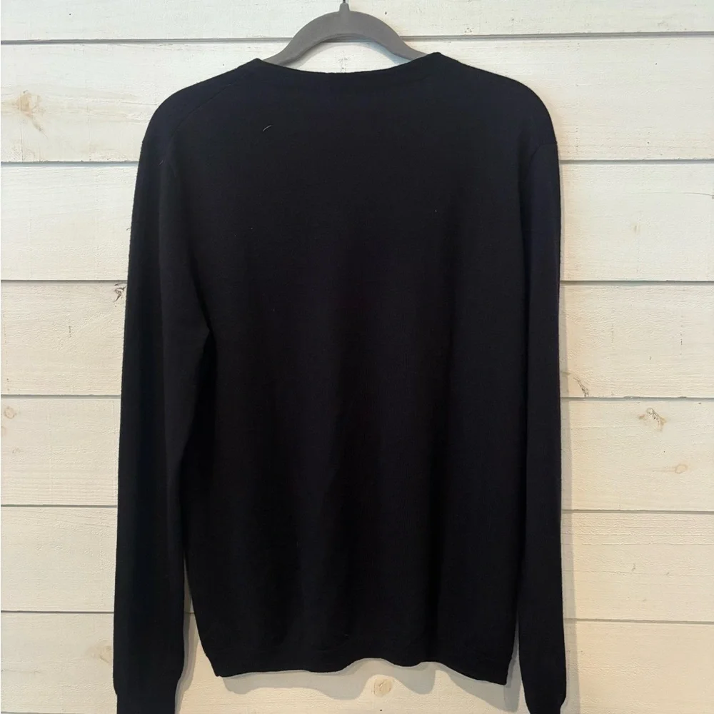 UNTUCKit Sweater Men's Medium 100% Merino Wool Navy V Neck Long Sleeve Pullover
